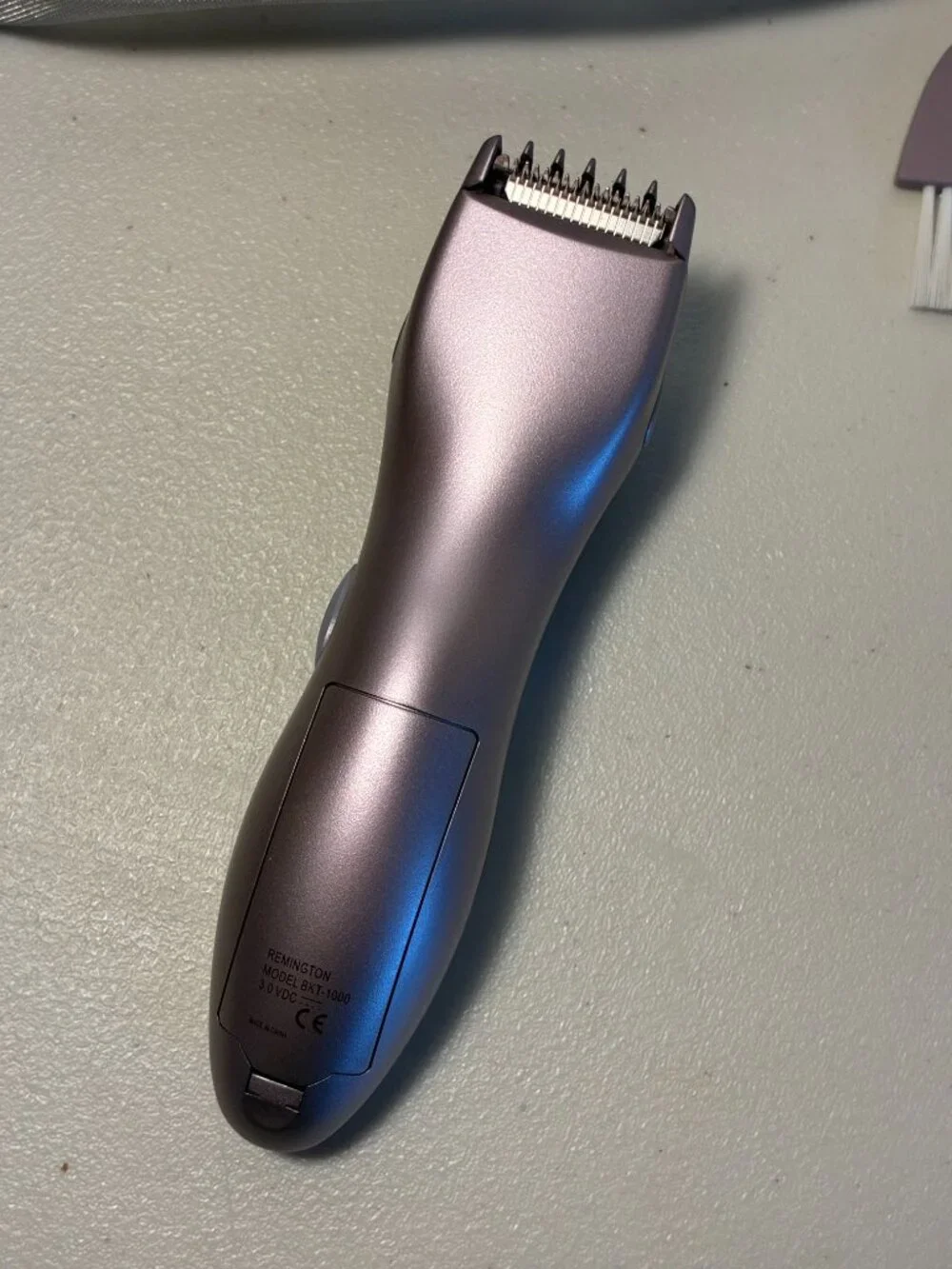 Remington BKT-1000 Trim & Shape Bikini Trimmer Brush Zip Pouch Batteries-Works